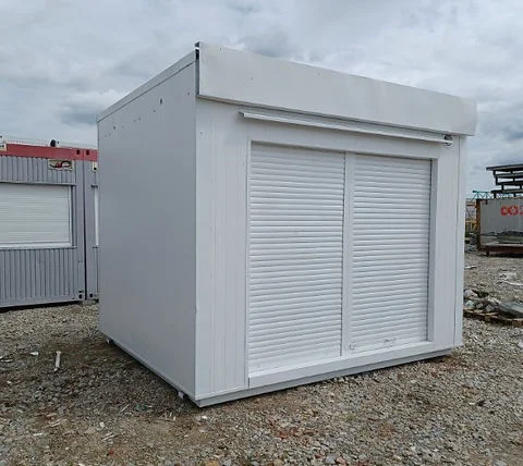 Contentor comercial 300×350 com persianas frontais divididas