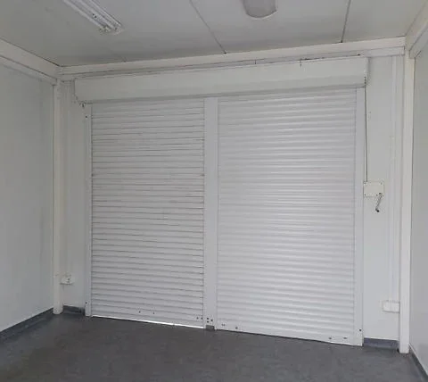 Contentor comercial 300×350 com persianas frontais divididas - Image 6