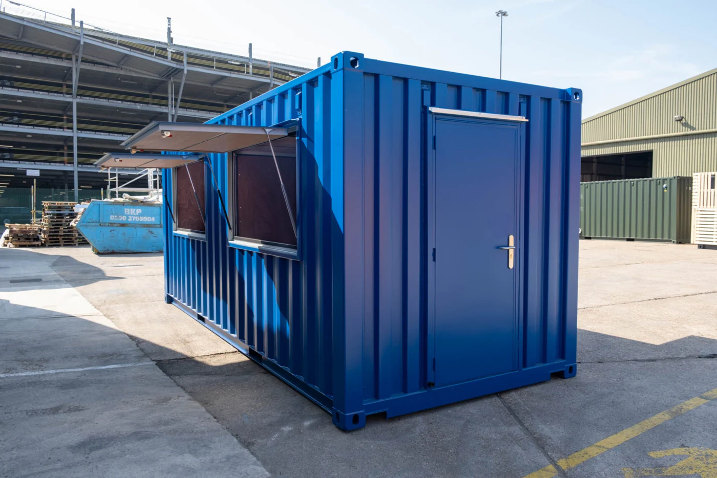 Container de 20 pés com escotilha de serviço dupla